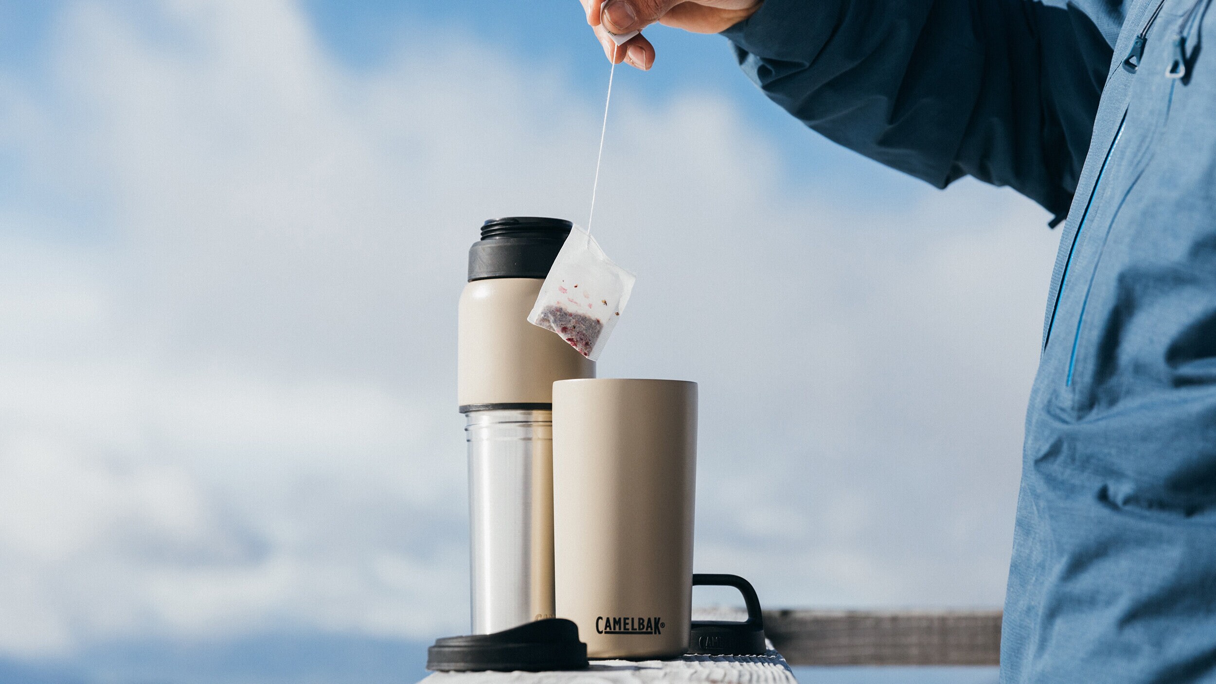 https://www.camelbak.no/pub_docs/files/FW_Camelbak_Aug_21-2470-(1).jpg