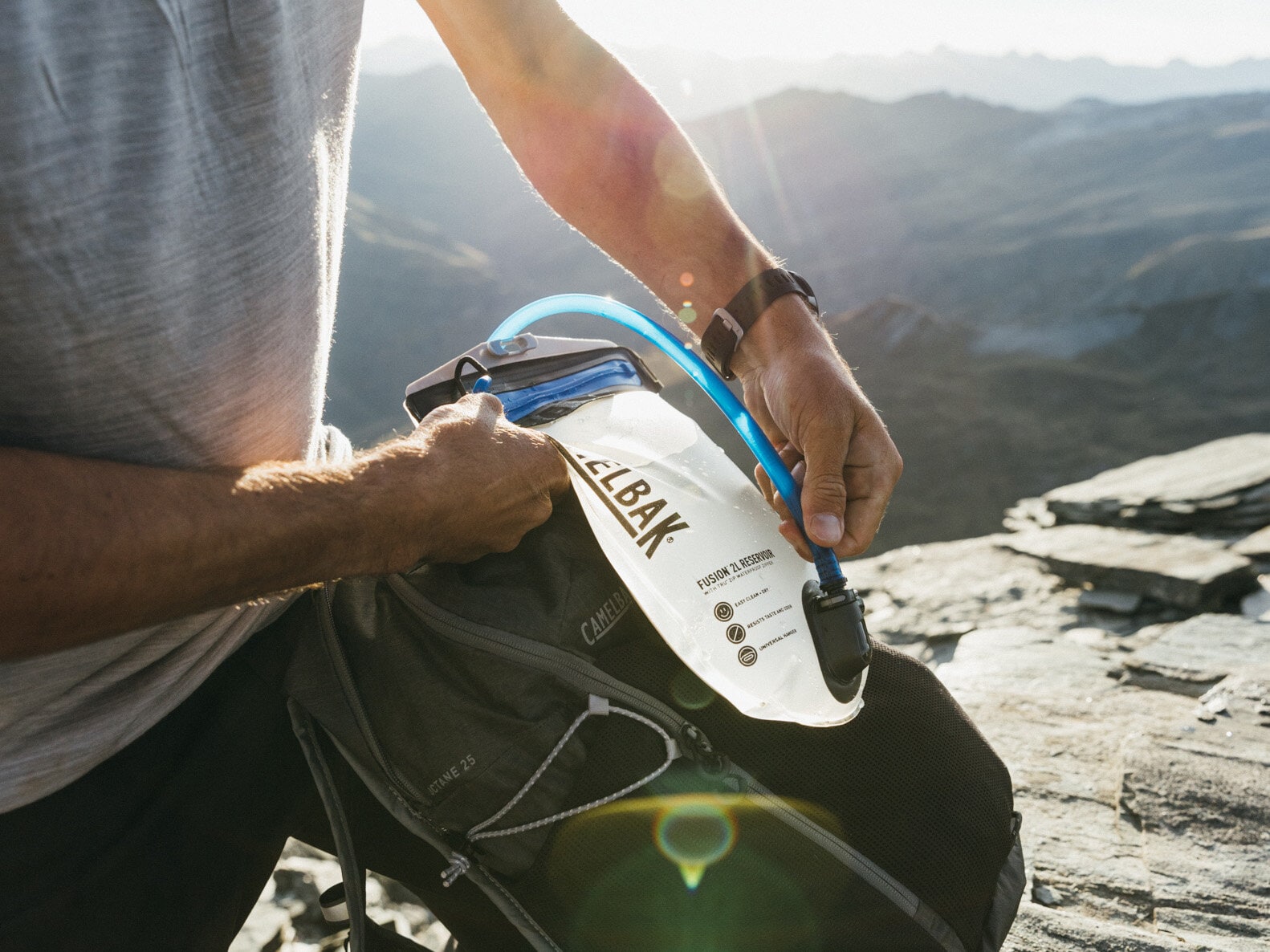 https://www.camelbak.no/pub_docs/files/FilteredbyLifeStraw/FW_OCTANE-6518.jpg_web.jpg