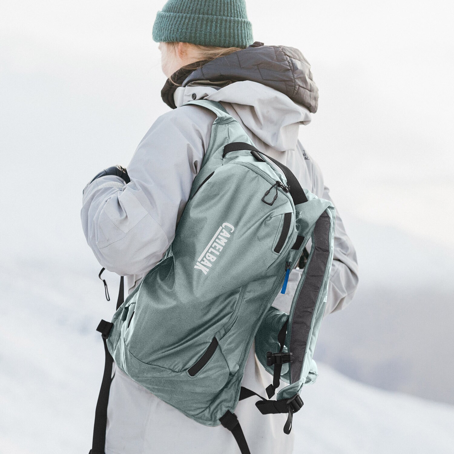 https://www.camelbak.no/pub_docs/files/Startsidan/FW_Camelbak_Aug_21-1252.jpg