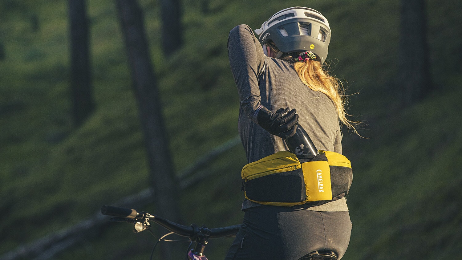 https://www.camelbak.no/pub_docs/files/Sykling/_JM25859.jpg