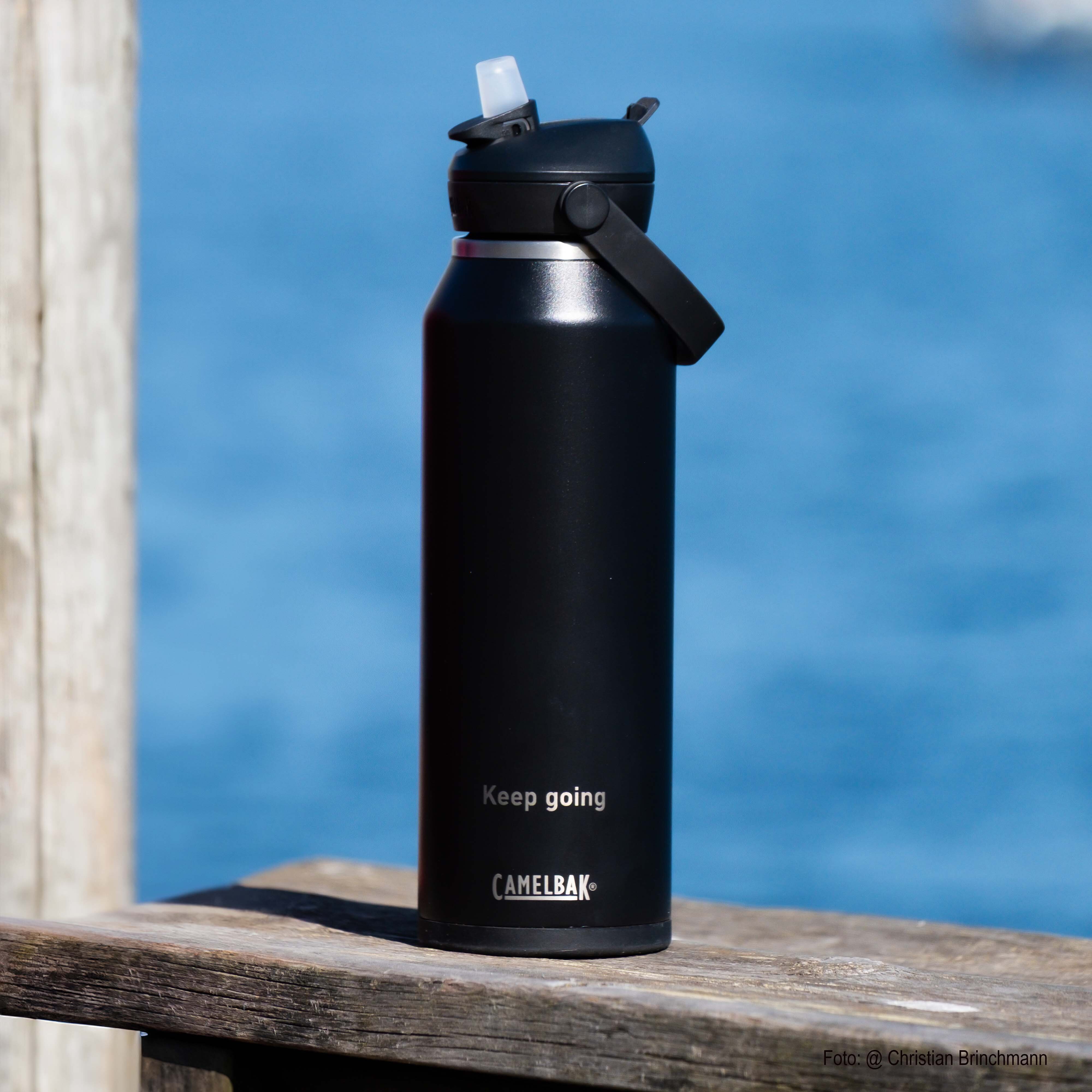 https://www.camelbak.no/pub_docs/files/black_thrive-1x1.jpg