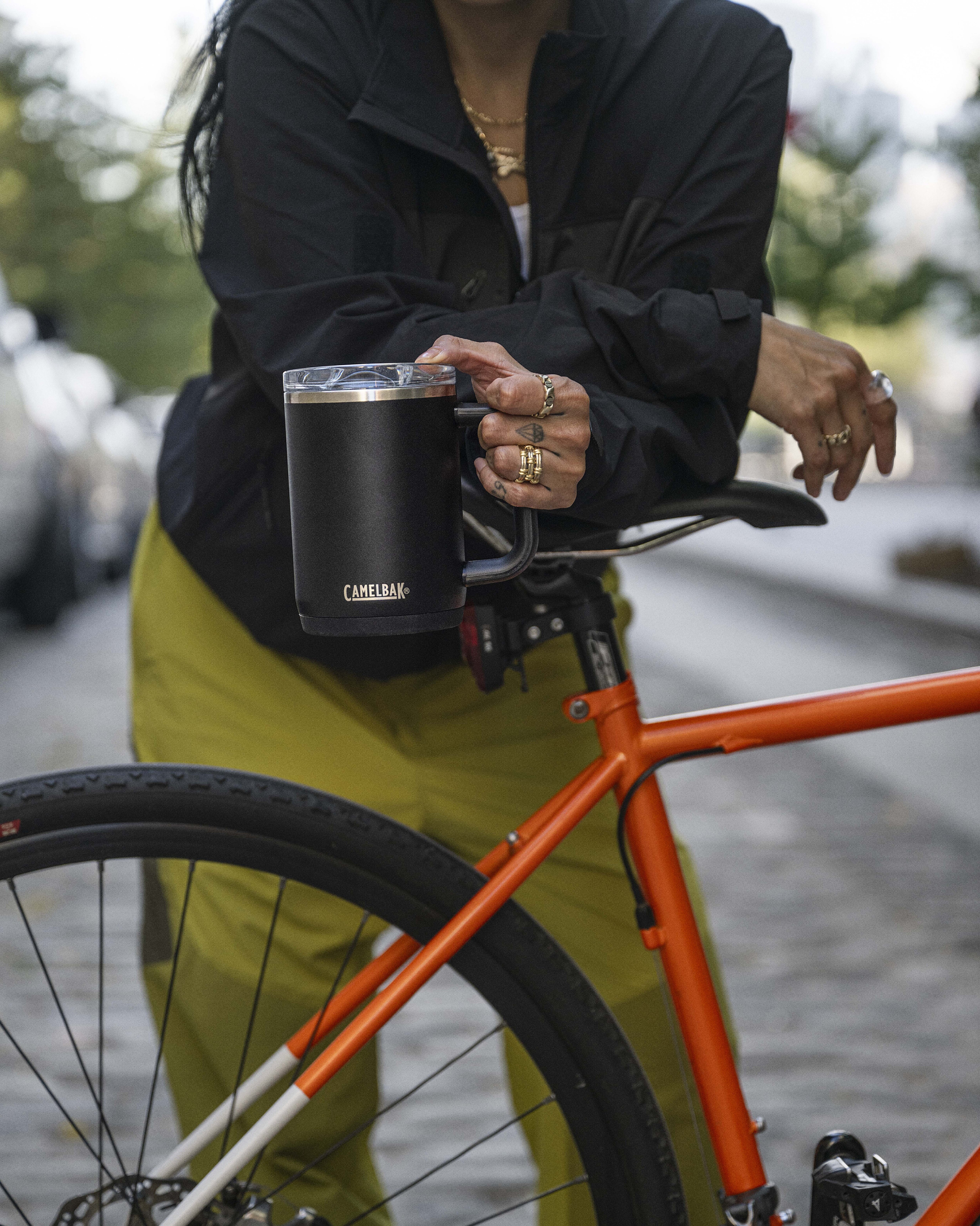 https://www.camelbak.no/pub_docs/files/thrive_8x20.jpg